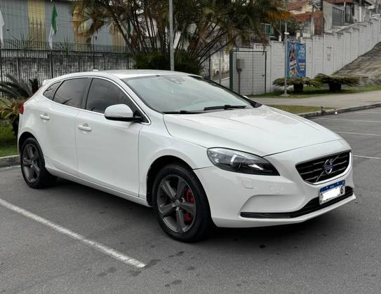VOLVO V40 2.0 T4 DYNAMIC TURBO GASOLINA 4P AUTOMÁTICO VOLVO V40 2.0 T4 DYNAMIC TURBO GASOLINA 4P AUTOMÁTICO